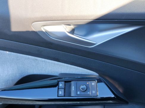 Used 2024 Volkswagen ID.4 Pro image 9