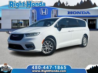 Used 2025 Chrysler Pacifica Select video 1