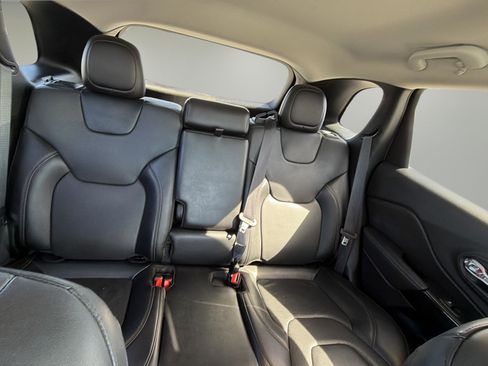 Used 2023 Jeep Cherokee Altitude Lux image 28