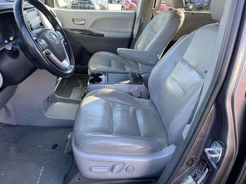 Used 2015 Toyota Sienna XLE w/ XLE Navigation Package image 27
