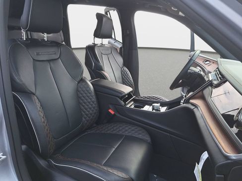 Certified 2022 Jeep Grand Cherokee Summit w/ Luxury Tech Group V AWD/4WD image 10