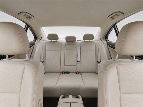 Used 2010 Mercedes-Benz C 350 Sport image 22