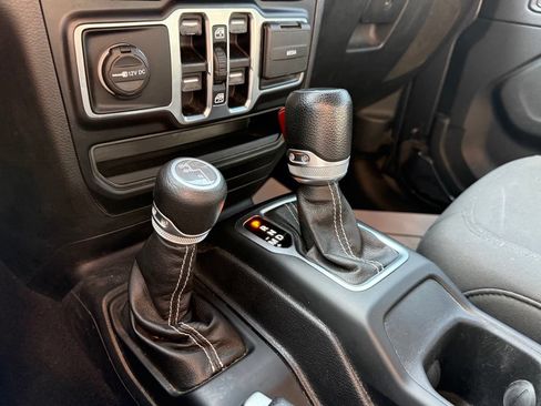 Used 2020 Jeep Gladiator Overland w/ Trailer Tow Package AWD/4WD image 18
