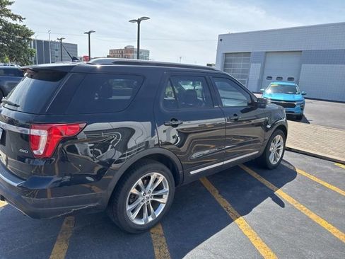 Used 2018 Ford Explorer XLT w/ Equipment Group 202A AWD/4WD image 4