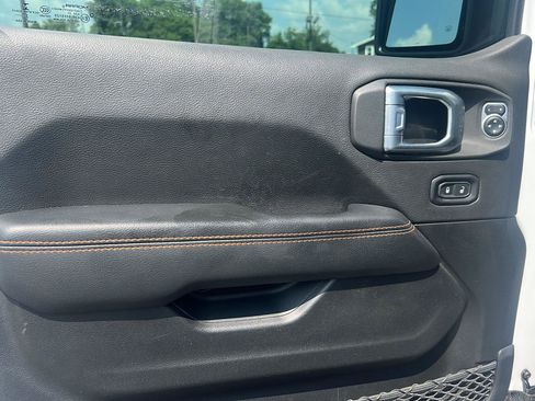 Used 2021 Jeep Gladiator Mojave AWD/4WD image 11