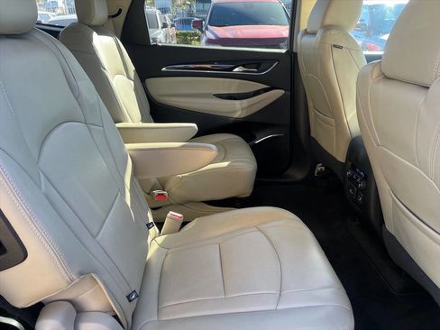 Used 2018 Buick Enclave Essence image 10