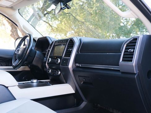 Used 2019 Ford Expedition Max Platinum image 27