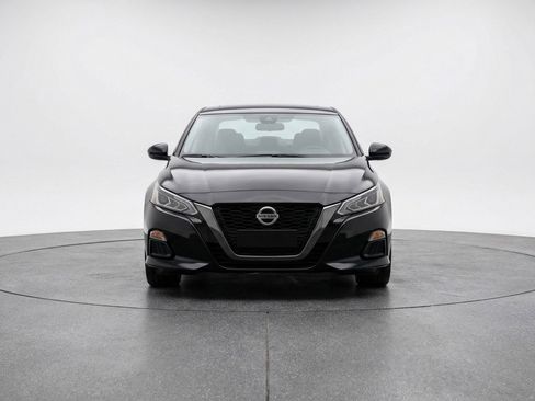 Used 2025 Nissan Altima 2.5 SV image 2