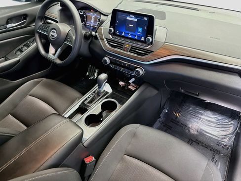 Used 2024 Nissan Altima 2.5 SV FWD image 12