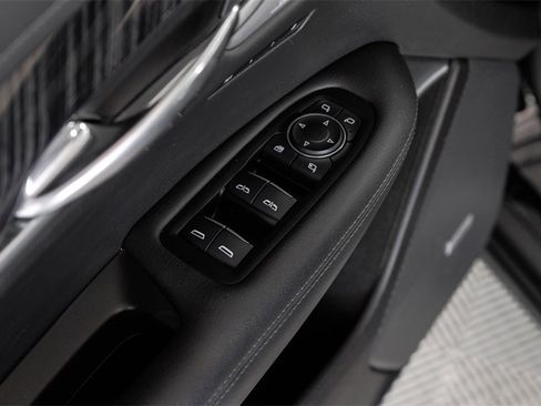 Used 2024 Cadillac XT6 Premium Luxury image 48