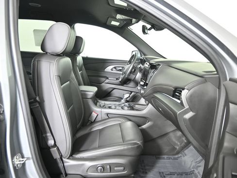 Used 2023 Chevrolet Traverse LT w/ LT Premium Package AWD/4WD image 12