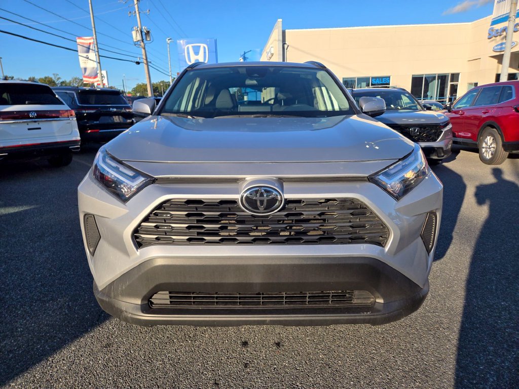 Used 2025 Toyota RAV4 XLE FWD image 2
