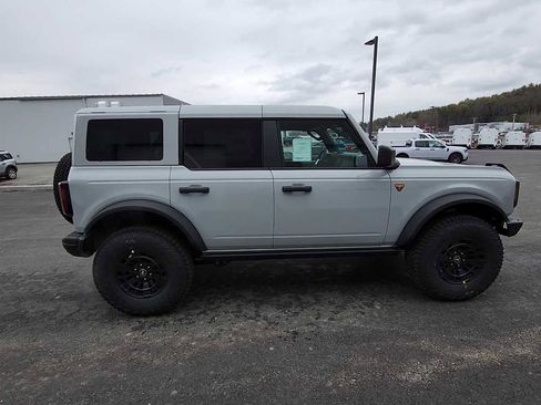 New 2026 Ford Bronco Badlands image 9
