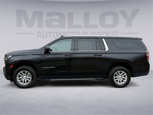 Used 2024 Chevrolet Suburban LT image 2