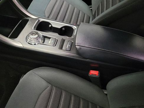 Used 2019 Ford Fusion SE FWD image 26
