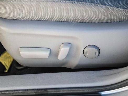 Used 2014 Toyota Camry LE image 19