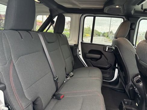 Used 2025 Jeep Wrangler Unlimited Rubicon AWD/4WD image 13