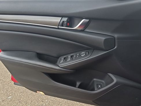 Used 2018 Honda Accord Sport image 25