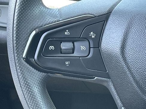 Used 2025 Chevrolet Trax LT FWD image 13