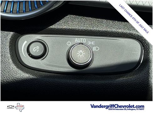 Used 2025 Chevrolet Trax LT w/ LT Convenience Package FWD image 20