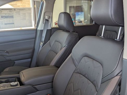 New 2026 Nissan Pathfinder Platinum image 15