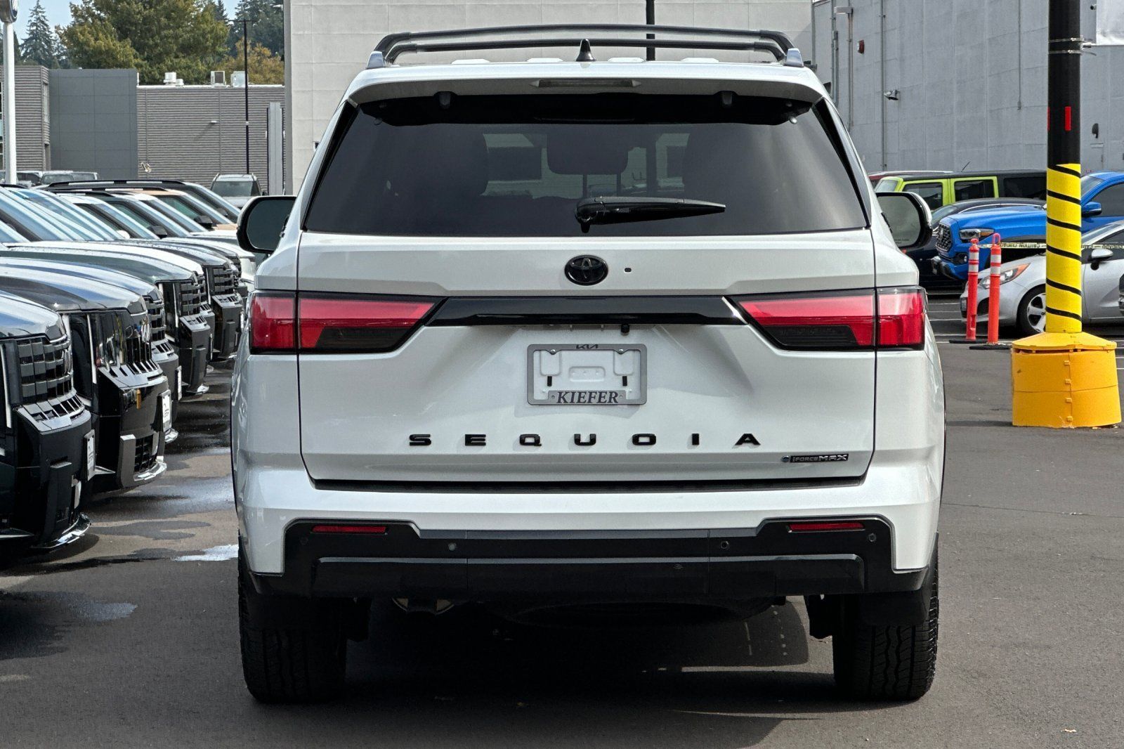 Used 2025 Toyota Sequoia Platinum AWD/4WD image 5