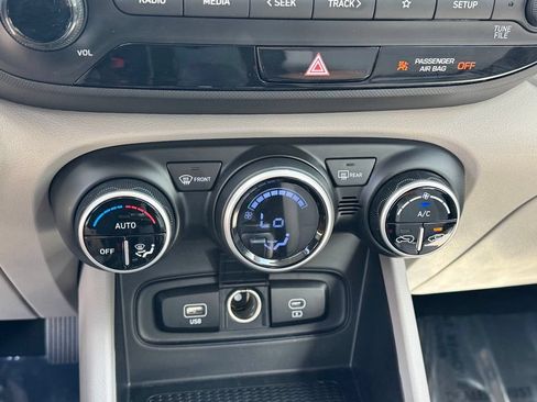 Used 2025 Hyundai Venue SEL FWD image 17