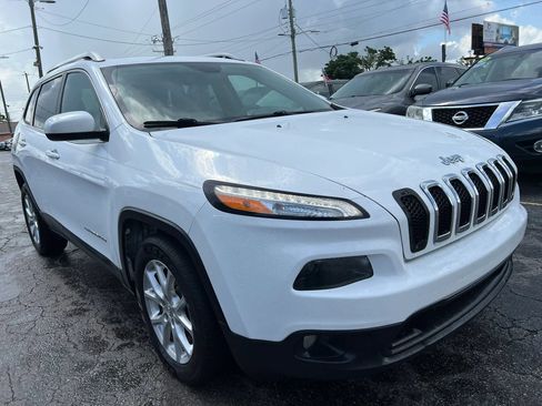 Used 2015 Jeep Cherokee Latitude w/ Comfort/Convenience Group FWD image 5