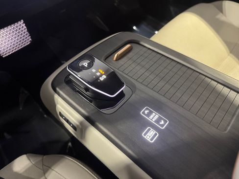 Used 2023 Nissan Ariya FWD image 22