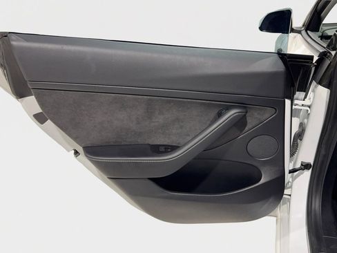 Used 2021 Tesla Model 3 Standard Range Plus image 18