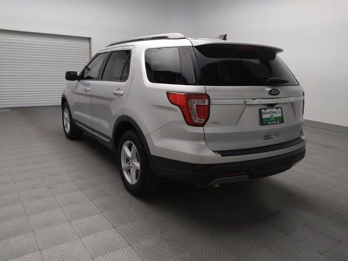 Used 2019 Ford Explorer XLT image 5