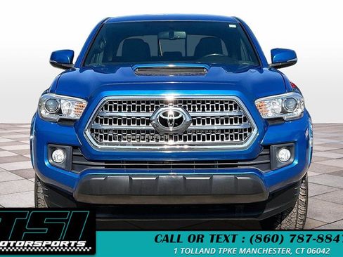 Used 2017 Toyota Tacoma TRD Sport w/ Tow Package (A/T) AWD/4WD image 3