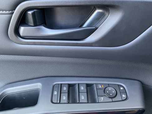 Used 2025 Nissan Pathfinder SV w/ Black Appearance Package image 27