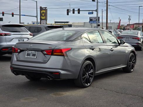 Used 2023 Nissan Altima 2.5 SR w/ SR Premium Package image 5