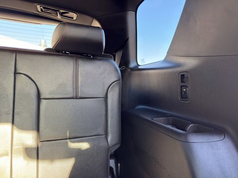 Used 2023 Chevrolet Traverse RS image 35