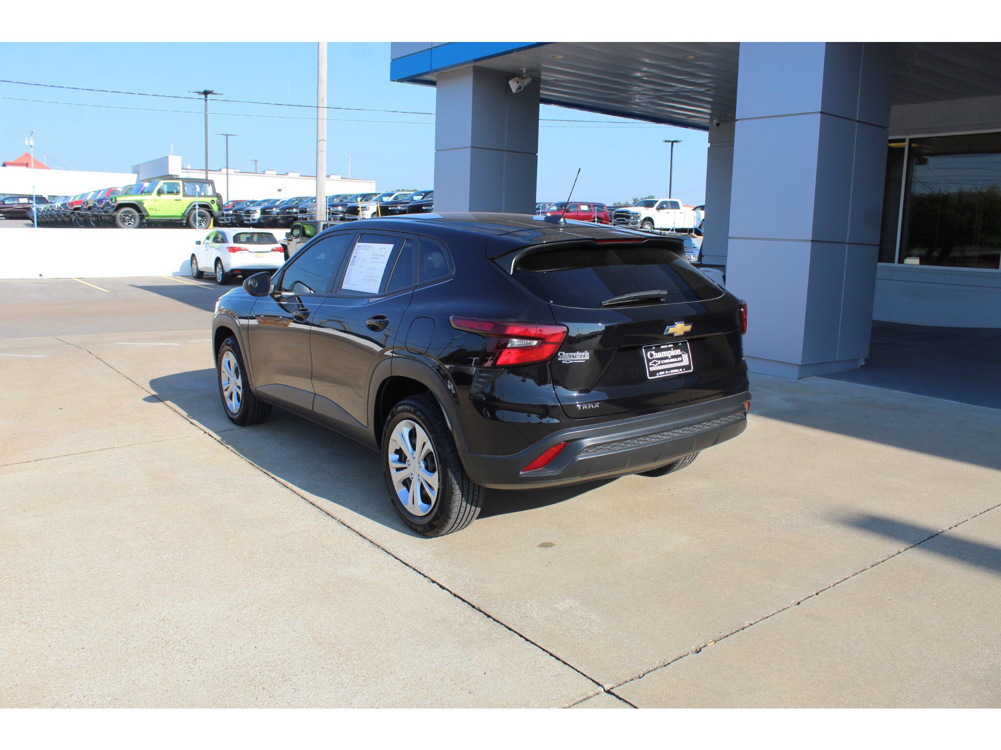 Used 2025 Chevrolet Trax LS FWD image 7