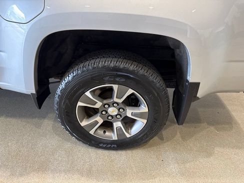 Used 2017 Chevrolet Colorado Z71 AWD/4WD image 10