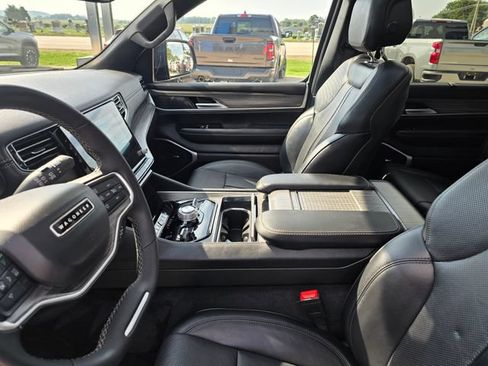 Used 2024 Jeep Wagoneer Series III w/ Premium Group I AWD/4WD image 21