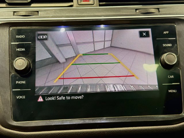 Used 2022 Volkswagen Tiguan SE R-Line FWD image 12