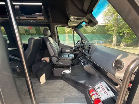Used 2021 Mercedes-Benz Sprinter 3500 image 19