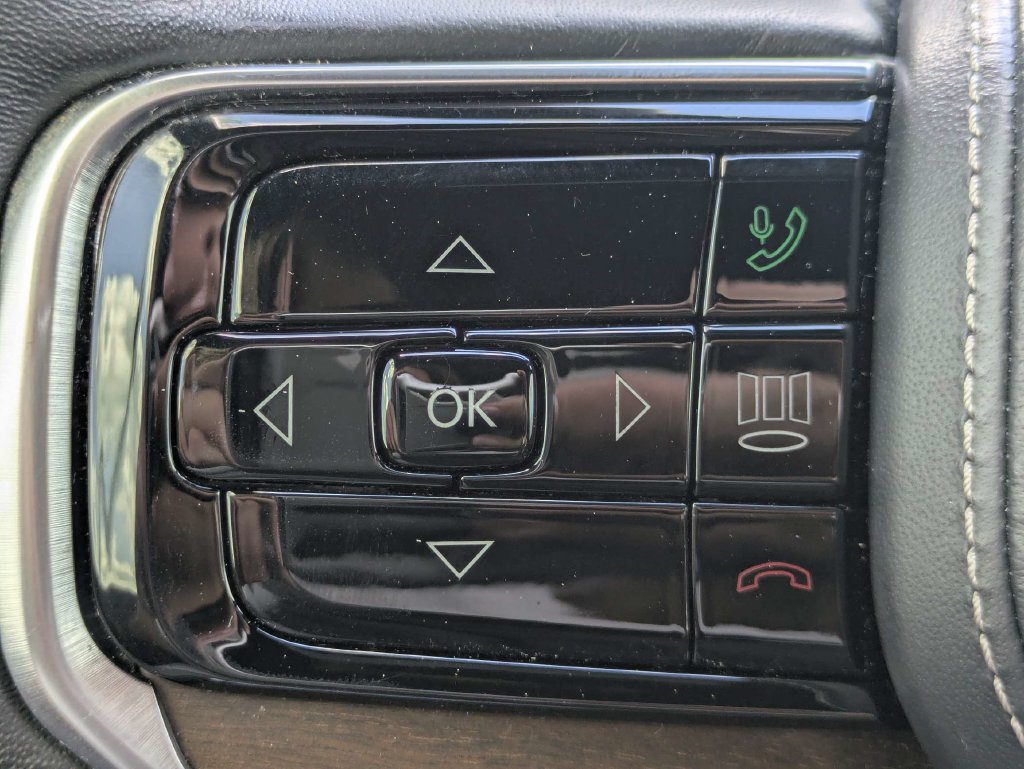Used 2023 Jeep Grand Wagoneer L Series II AWD/4WD image 30