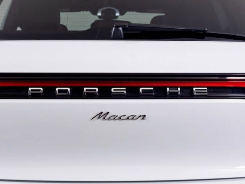 Used 2025 Porsche Macan image 14