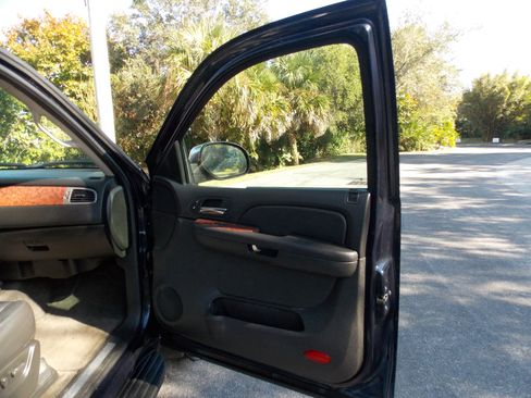 Used 2008 Chevrolet Suburban LTZ w/ LTZ Preferred Equipment Group image 27