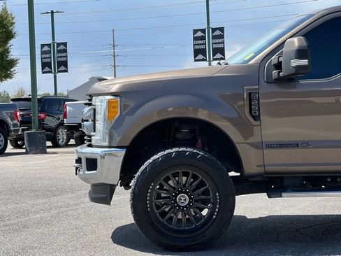 Used 2017 Ford F250 Lariat w/ Lariat Ultimate Package AWD/4WD image 4
