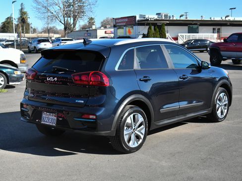 Used 2022 Kia Niro EX image 8
