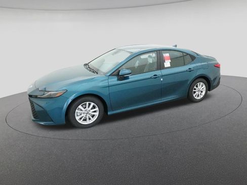 New 2025 Toyota Camry LE image 2