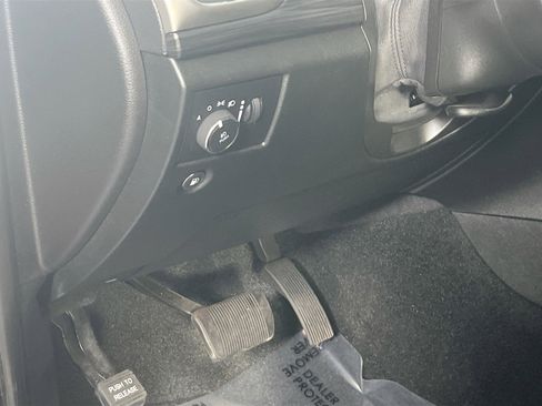 Used 2022 Jeep Grand Cherokee Laredo X image 10