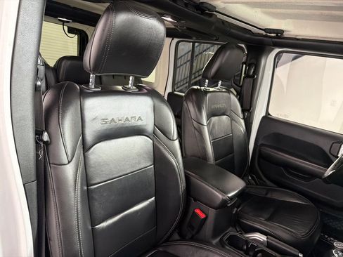 Used 2018 Jeep Wrangler Unlimited Sahara AWD/4WD image 25