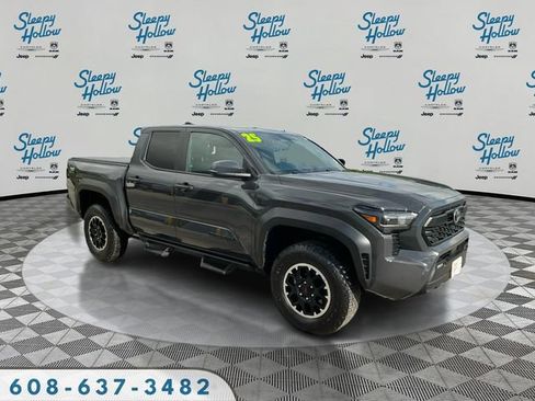 Used 2025 Toyota Tacoma 4x4 Double Cab image 3