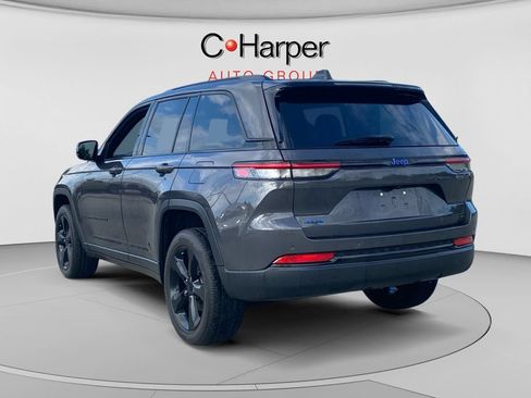 Used 2023 Jeep Grand Cherokee Altitude AWD/4WD image 5